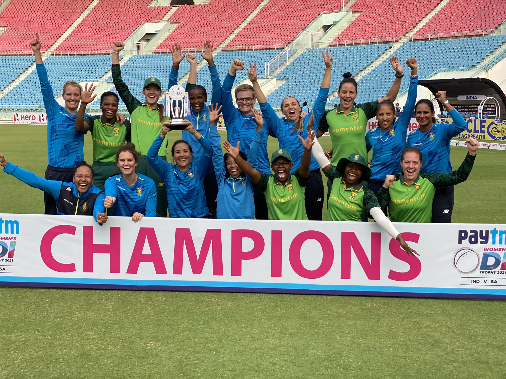South Africa Women's team poses with the ODI trophy in Lucknow | CSA Twitter