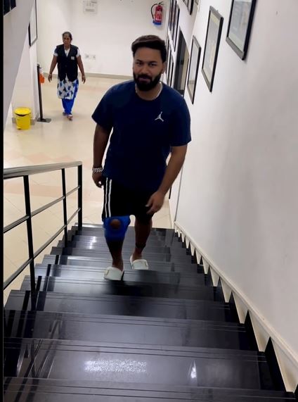 Rishabh Pant climbed stair without any support | Instagram