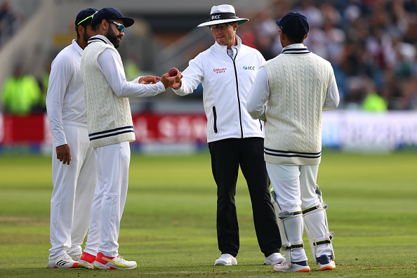 Umpire Alex Wharf shows India captain Virat Kohli the change of ball | GETTY