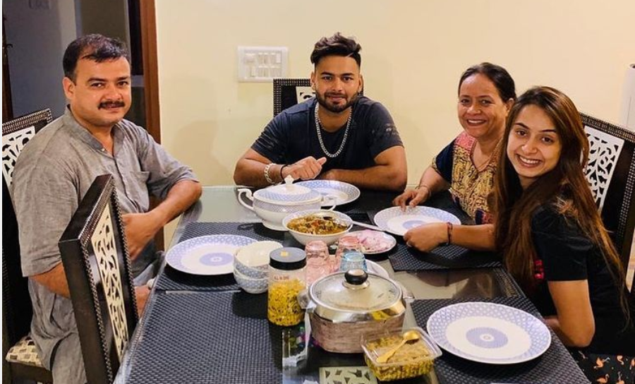 Rishabh Pant and family | Instagram