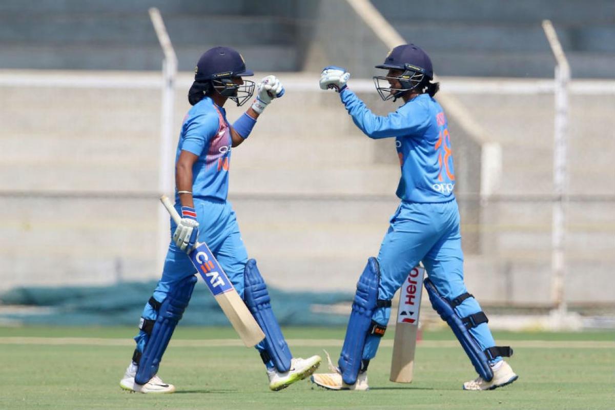 Kaur and Mandhana put on 40 runs for 3rd wicket 