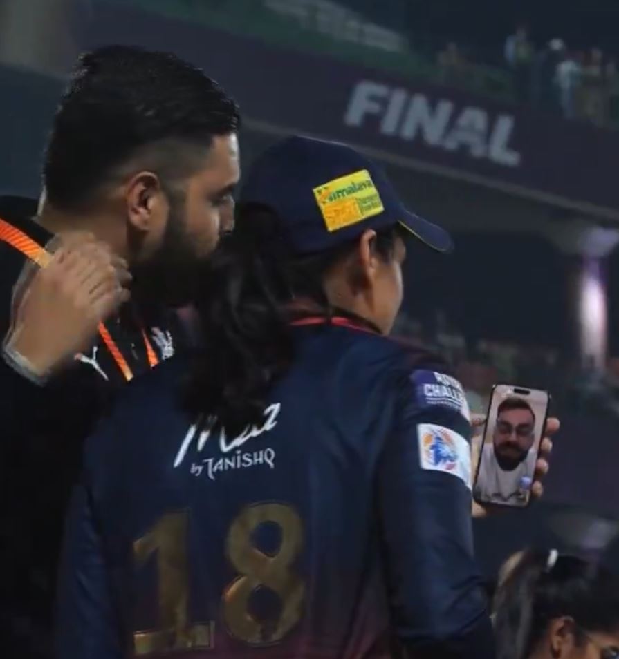 Smriti Mandhana talking to Virat Kohli after WPL 2024 win | X