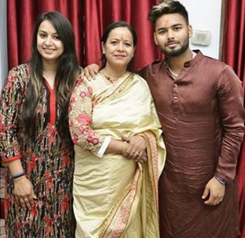 Rishabh Pant with his mother and sister