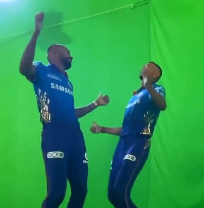 Hardik and Krunal Pandya doing their duet dance moves | MI Instagram