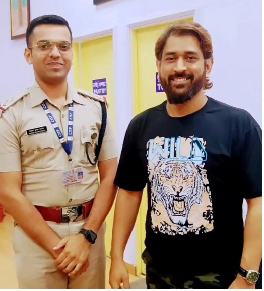 MS Dhoni with CISF officer Satish Pandey | Instagram