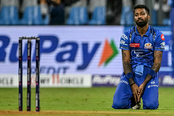 Hardik Pandya on his knees after missing a runout that gave GT the win over MI | Getty