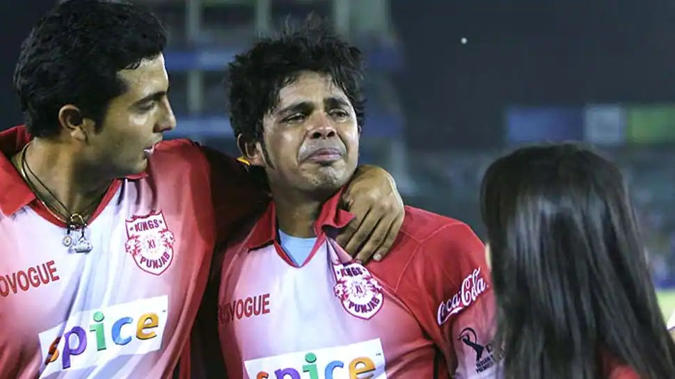 Sreesanth crying after allegedly slapped by Harbhajan after a Punjab-Mumbai IPL 2008 match | Twitter