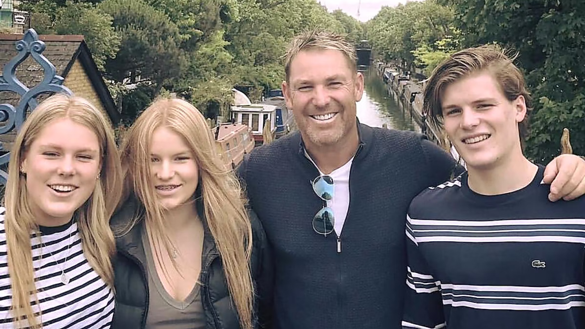 Shane Warne with his three children | Instagram