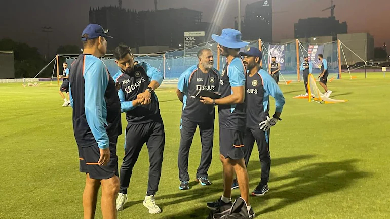 MS Dhoni with the Indian team coaching staff | Twitter