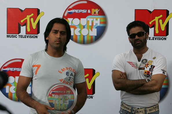 MS Dhoni and Suniel Shetty | FILE PIC from 2006 (GETTY)