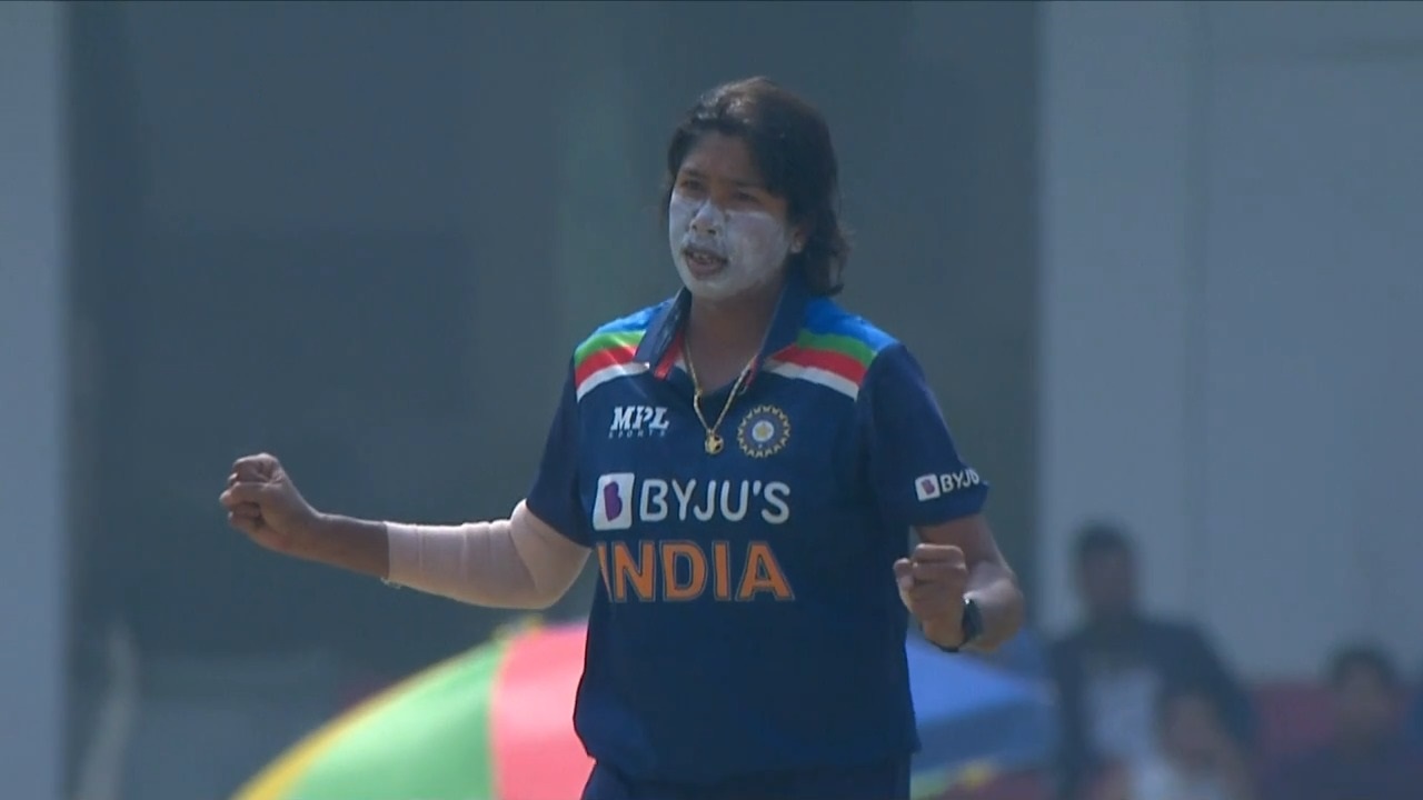 Jhulan Goswami picked 4/42 and won the Player of the Match award | BCCI 