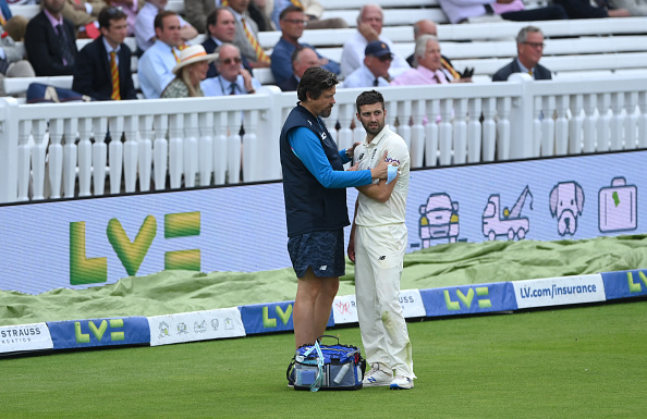 Mark Wood hurt his right shoulder during 4th day of second Test at Lord's | Getty