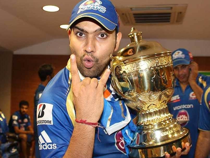 Rohit Sharma with IPL trophy | Twitter