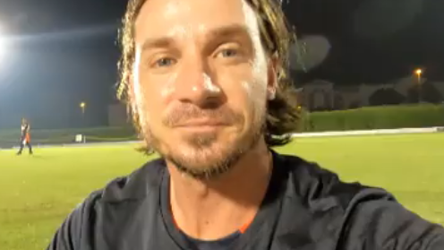 Dale Steyn loses cool after Twitter user says 'long locks doesn't suit you'