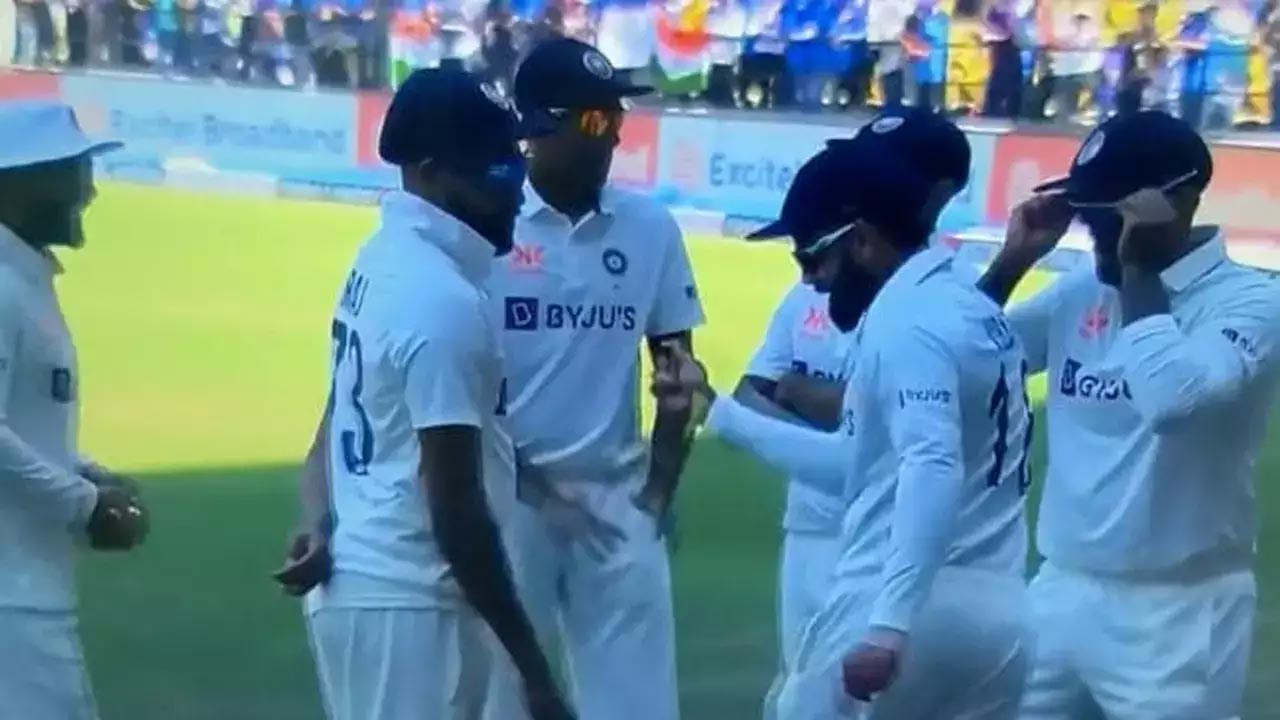 Kohli and Jadeja were seen dancing to 'Jhoome jo Pathaan' song from SRK's new movie | Twitter