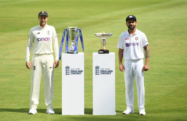 Joe Root and Virat Kohli pose with the trophy | Getty 