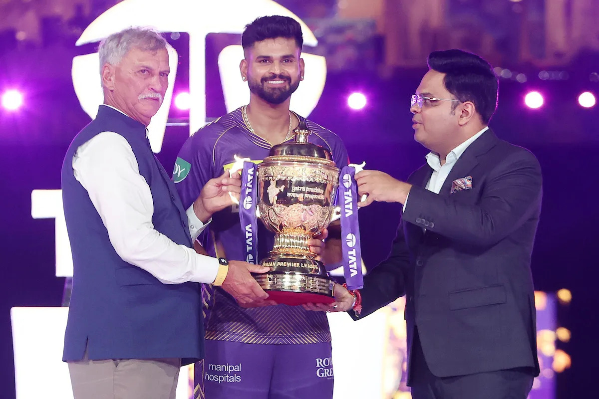 Shreyas Iyer receiving the IPL 2024 trophy from BCCI officials | BCCI-IPL
