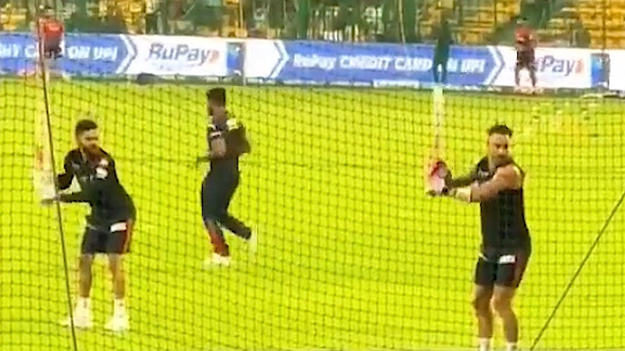 Virat Kohli copying Faf du Plessis' back lift | Twitter