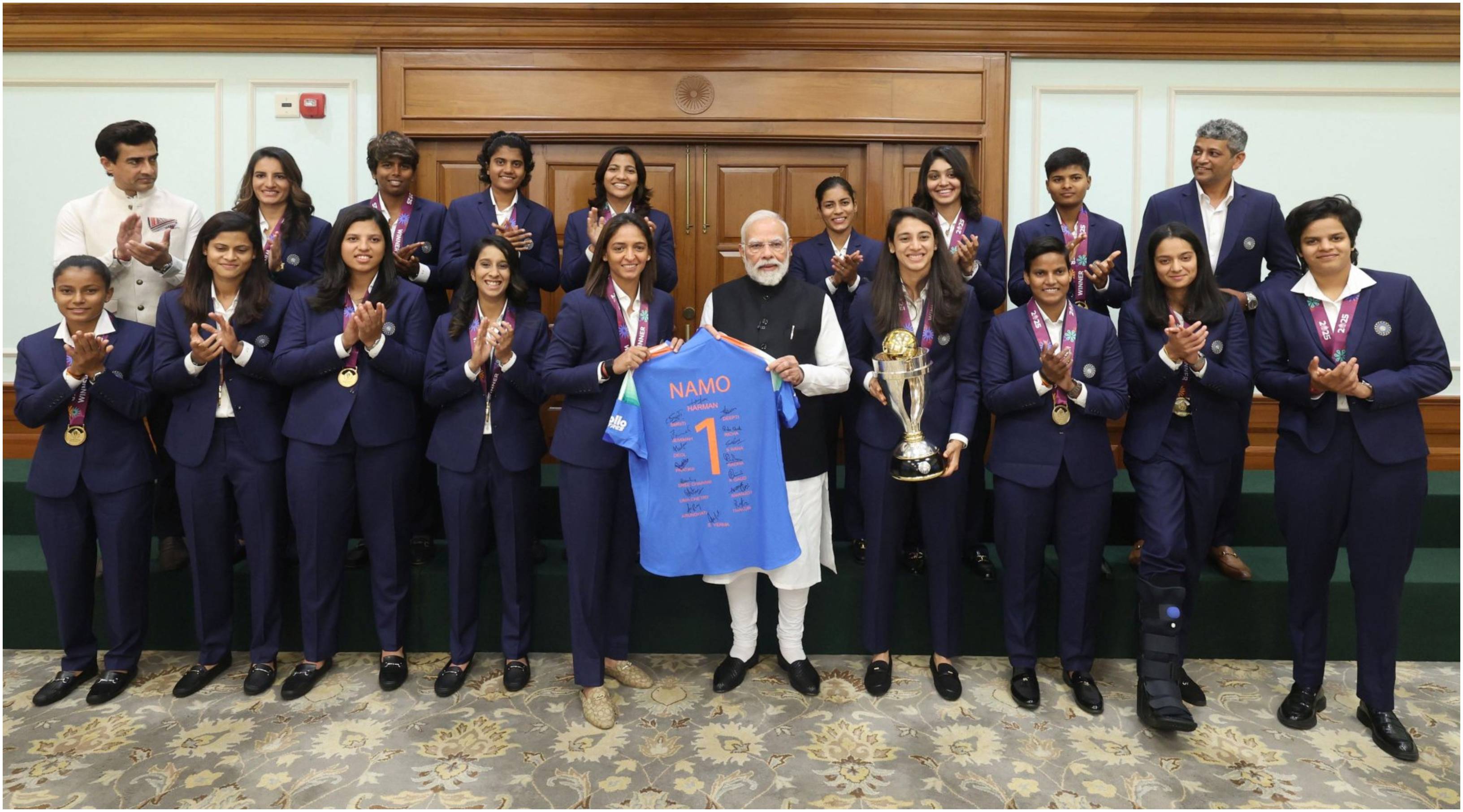 PM Modi with the World Cup-winning Indian women's cricket team | X