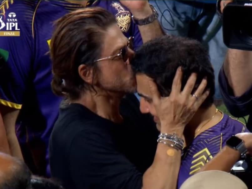 Gautam Gambhir gets a kiss from SRK | X