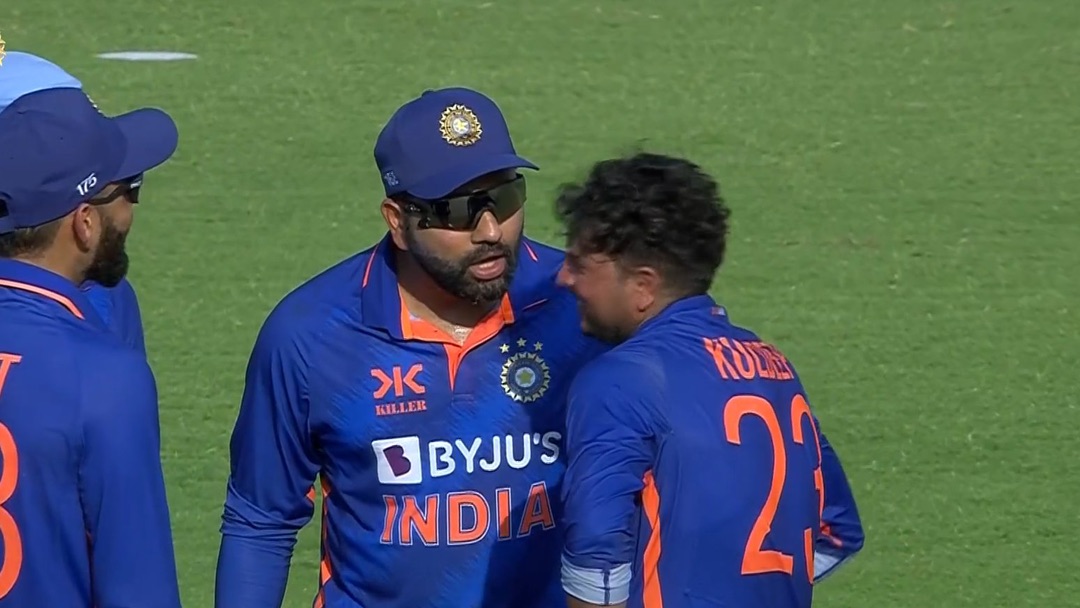 Rohit Sharma gave a funny expression after Kuldeep convinced him to take a DRS | Twitter