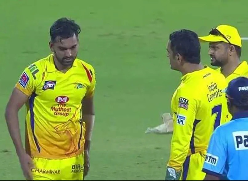 Deepak Chahar gets scolded by MS Dhoni as Suresh Raina looks on | X