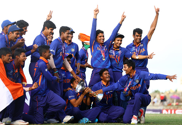 India U-19 team posing with the U-19 World Cup trophy | Getty