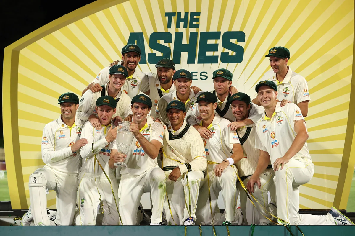 Australia team with Ashes 2021-22 trophy | Getty