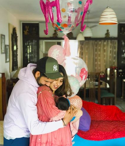 रोहित शर्मा अपनी पत्नी रितिका और बेटी समाइरा के साथ | Instagram