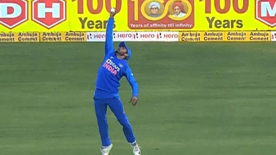 Manish Pandey took a one handed blinder | Twitter