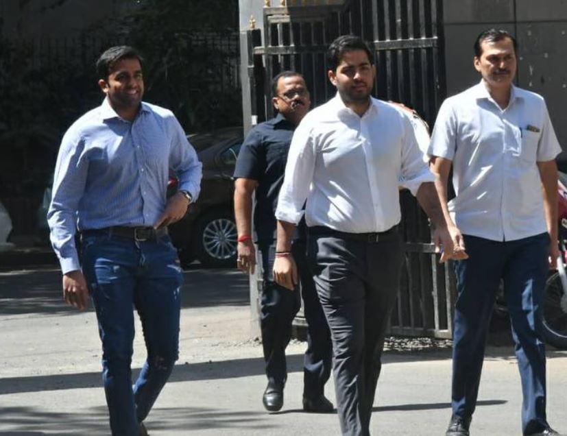 Mumbai Indians and Delhi Capitals owners Akash Ambani (centre) and Parth Jindal (left) | Vivek Bendre- thehindu.com