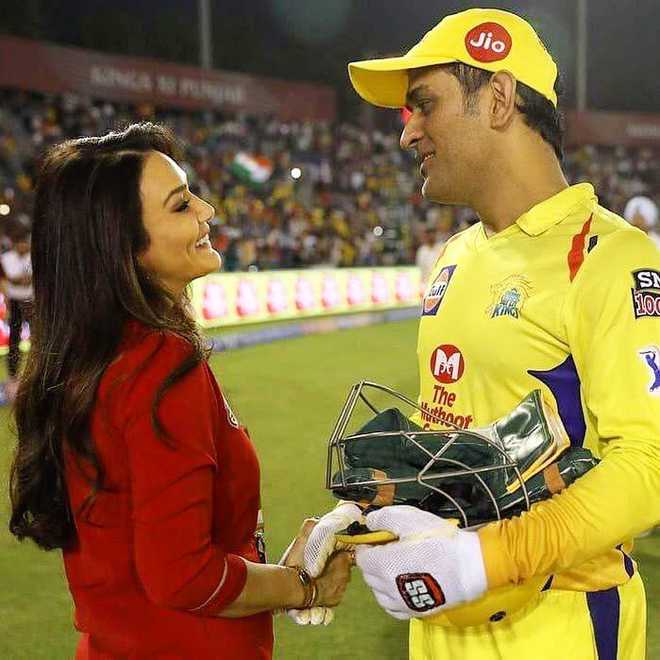 MS Dhoni with Preity Zinta | Twitter