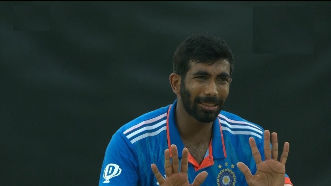 Bumrah was saying please to Jadeja to not throw the ball | X