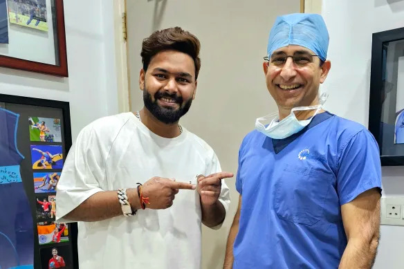 Rishabh Pant with Dr. Dinshaw Pardiwala | X
