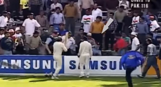 Inzamam tried beating a fan after being called names | screengrab/ youtube 