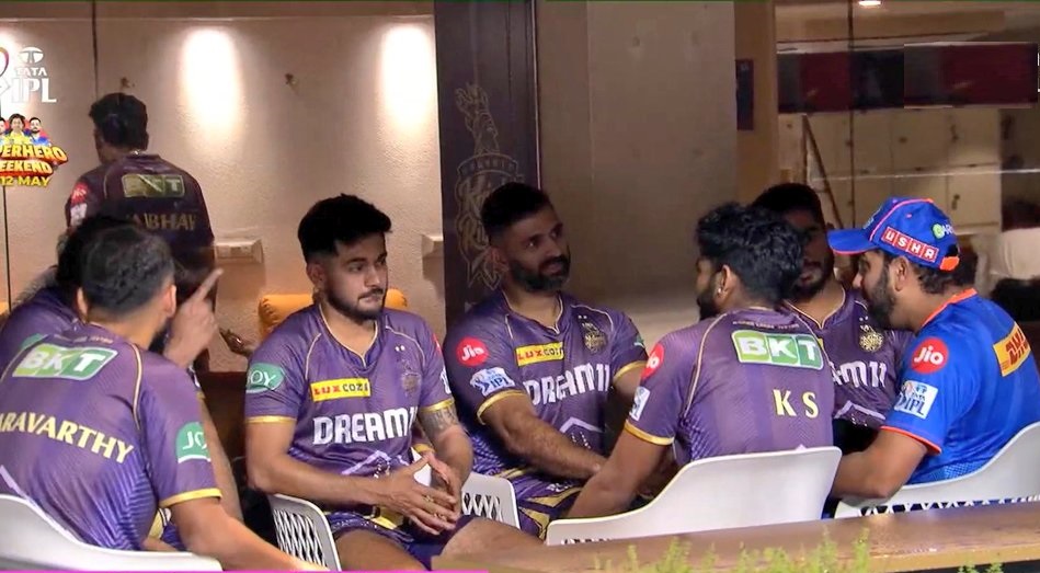 Rohit Sharma talking with KKR players and coaches | JioCinema