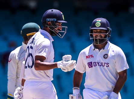 Pujara advising Pant in SCG Test and then Pant getting out | Getty