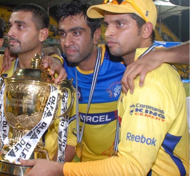 R Ashwin with CSK and IPL trophy | X