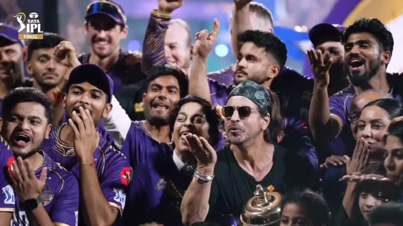 IPL champions KKR celebrating with flying Kiss gesture | X