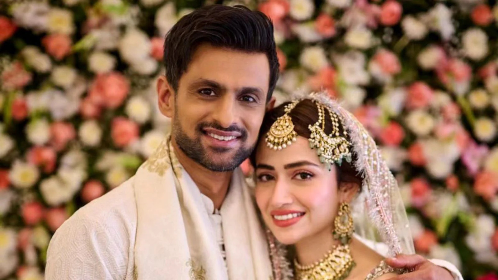 Shoaib Malik with his wife Sana Javed | X