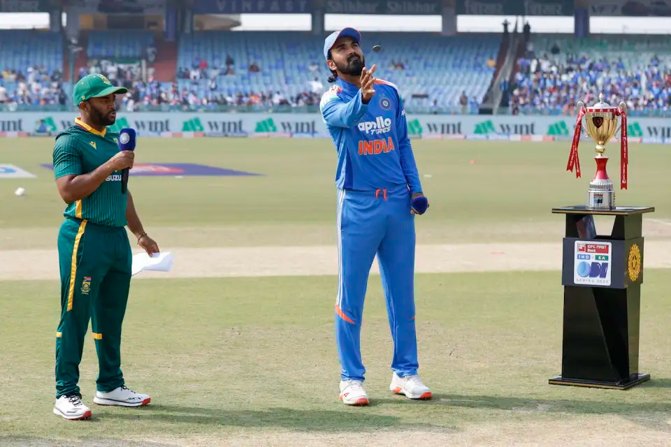 KL Rahul and Temba Bavuma at toss in second ODI in Raipur | BCCI