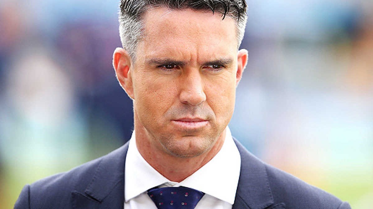 Twitter locks Kevin Pietersen's account after his threat to slap Piers Morgan