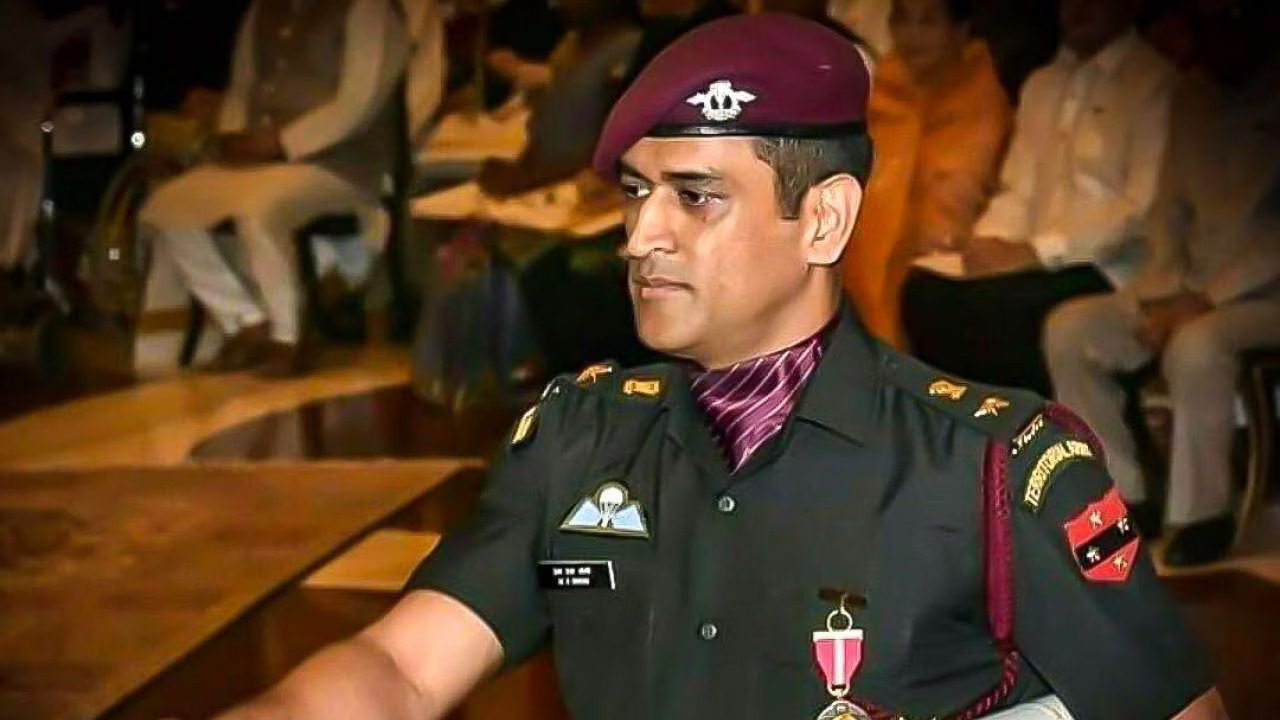 MS Dhoni holds the honorary title of Lieutenant Colonel in the Indian Territorial Army | X