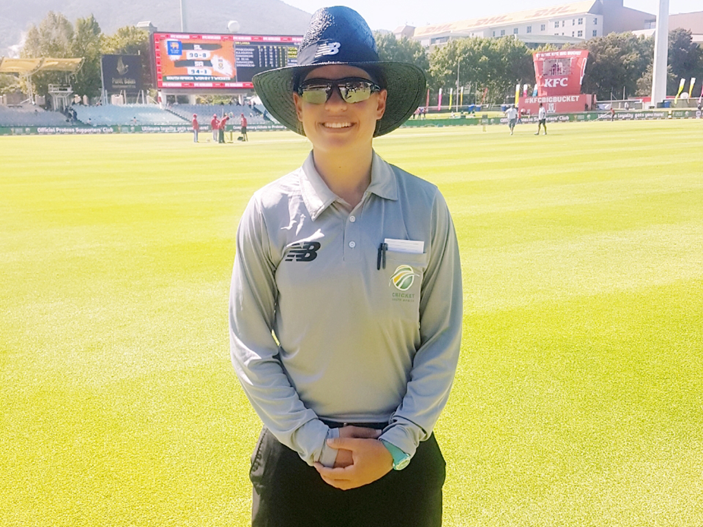 Lauren Agenbag becomes the first female umpire in charge of the men's FC match