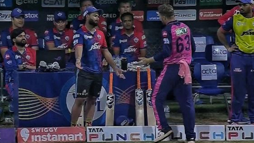 IPL 2022: WATCH – Rishabh Pant, Jos Buttler engage in a heated argument as no-ball controversy halts play