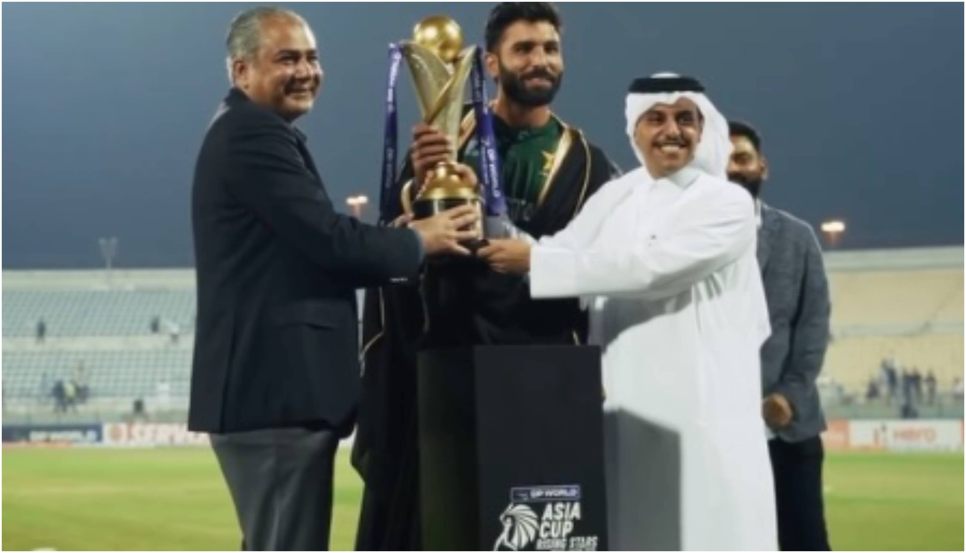 Mohsin Naqvi presented the trophy to winning captain | Screengrab/ACC