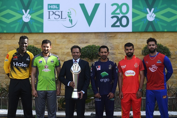 All the PSL franchise skippers posing with the trophy | Getty