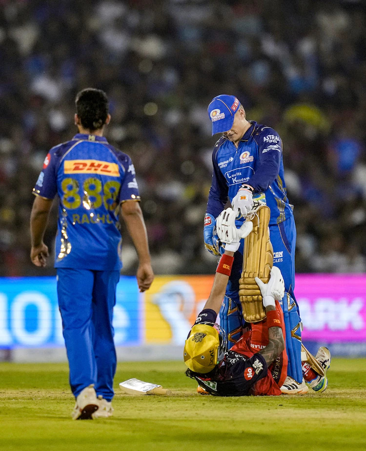 Ryan Rickelton helping Krunal Pandya after a cramp attack | PTI photo