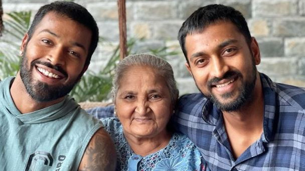 Hardik posts adorable photo with his grandmother and brother Krunal