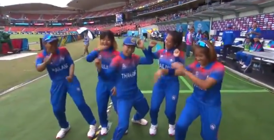 Thailand cricketers break into impromptu dance during rain break | Screengrab